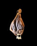 Prosciutto Crūs di Nero Apulo Calabrese con Osso, 8 Kg - Origine Italiana Riserva, Stagionatura +12 Mesi - Prosciuttificio Ad